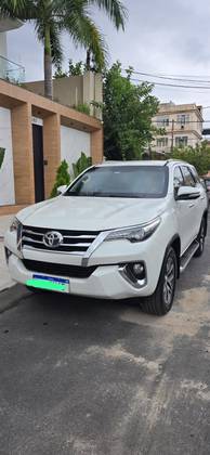 TOYOTA HILUX SW4 2.8 SRX 4X4 7 LUGARES 16V TURBO INTERCOOLER DIESEL 4P AUTOMÁTICO